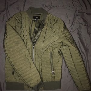 MILITARY GREEN QUILTED BOMBER JACKET